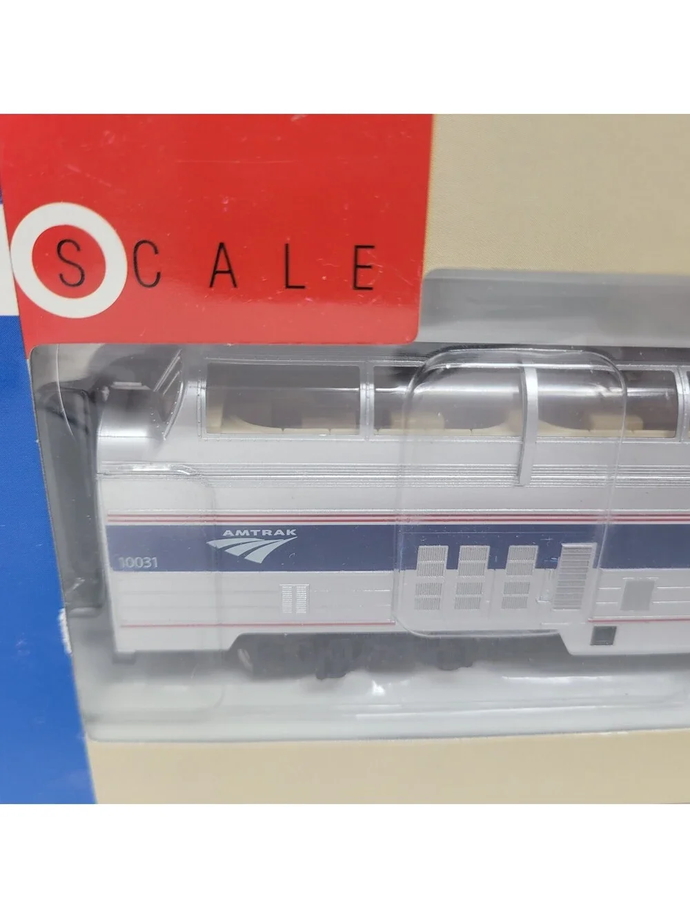 Walthers 932-6528 Budd Great Dome Amtrak Phase 4B Lounge Car 10031 HO 1/87 Scale
